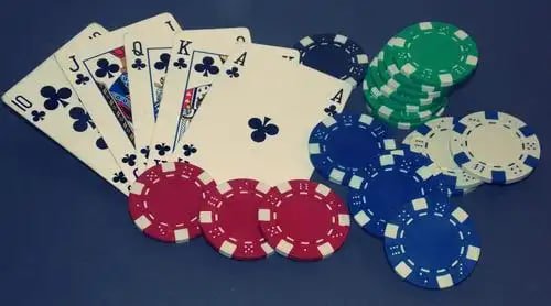 Halaman pengaturan keamanan Android menunjukkan opsi 'Sumber tidak diketahui' yang diaktifkan untuk memungkinkan instalasi APK the slot777